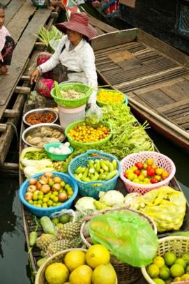 CAMBODIA - FLOATING MARKET